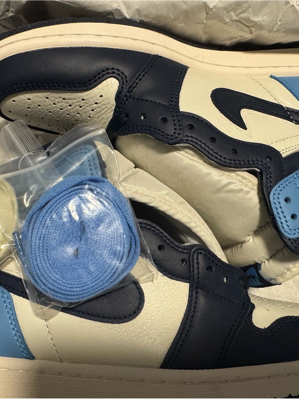 Air Jordan 1 Retro High OG
"Obsidian/ UNC" in women’s size 8.5